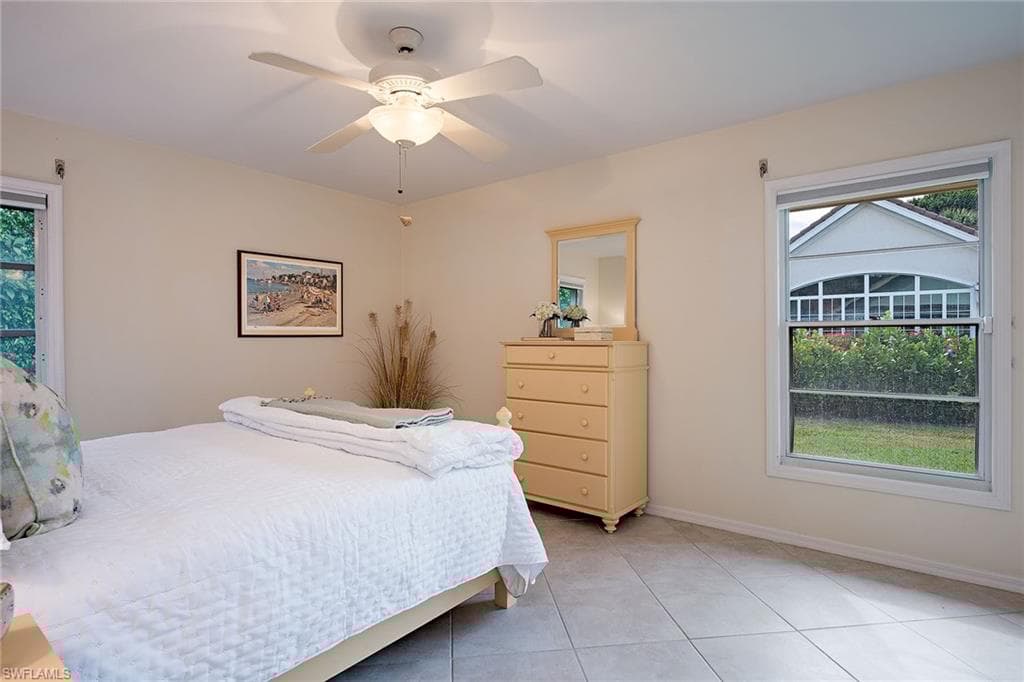 702 Willowwood Ln, Naples, FL 34108-12
