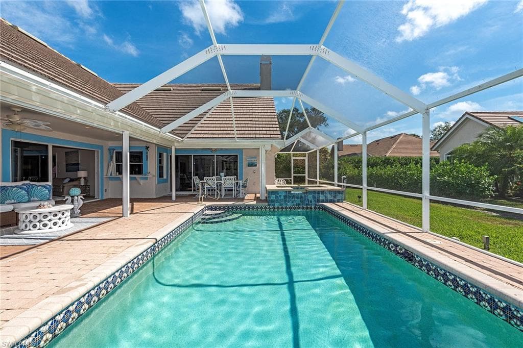 702 Willowwood Ln, Naples, FL 34108-3
