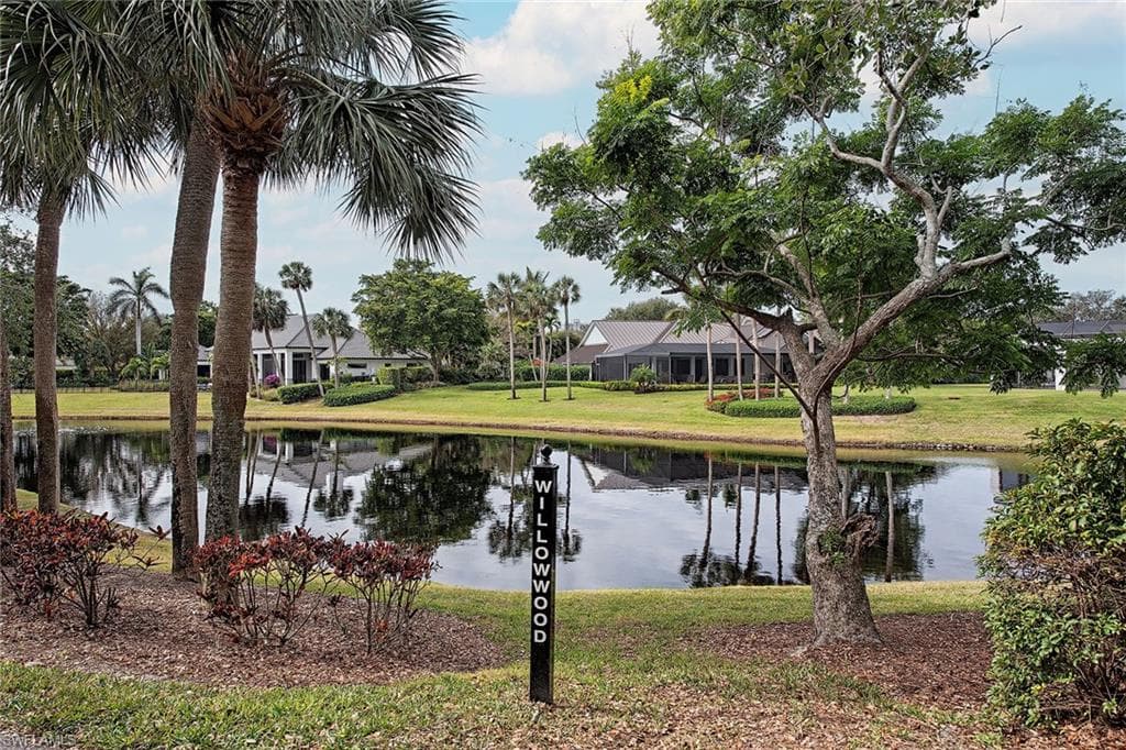 702 Willowwood Ln, Naples, FL 34108-5