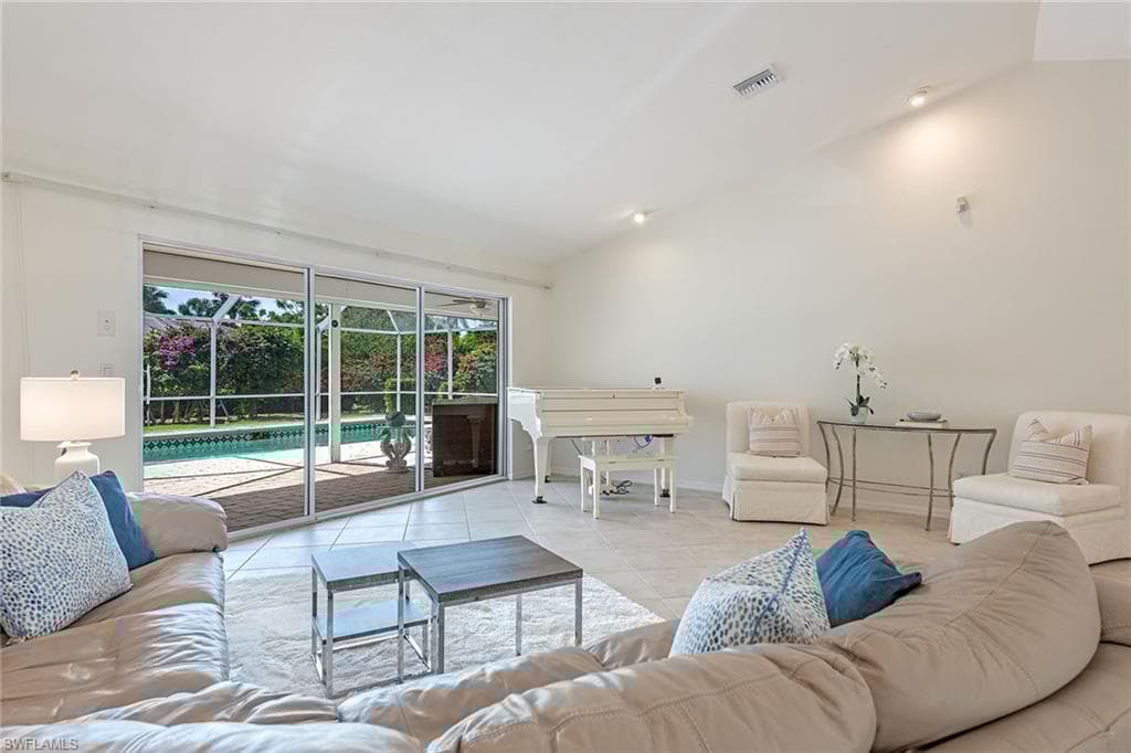 702 Willowwood Ln, Naples, FL 34108-6