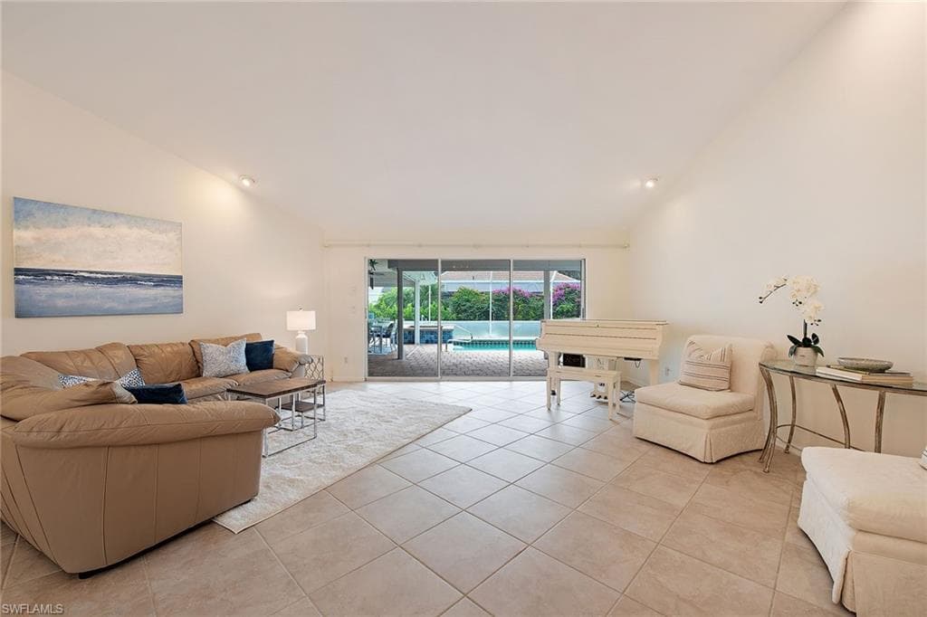 702 Willowwood Ln, Naples, FL 34108-7