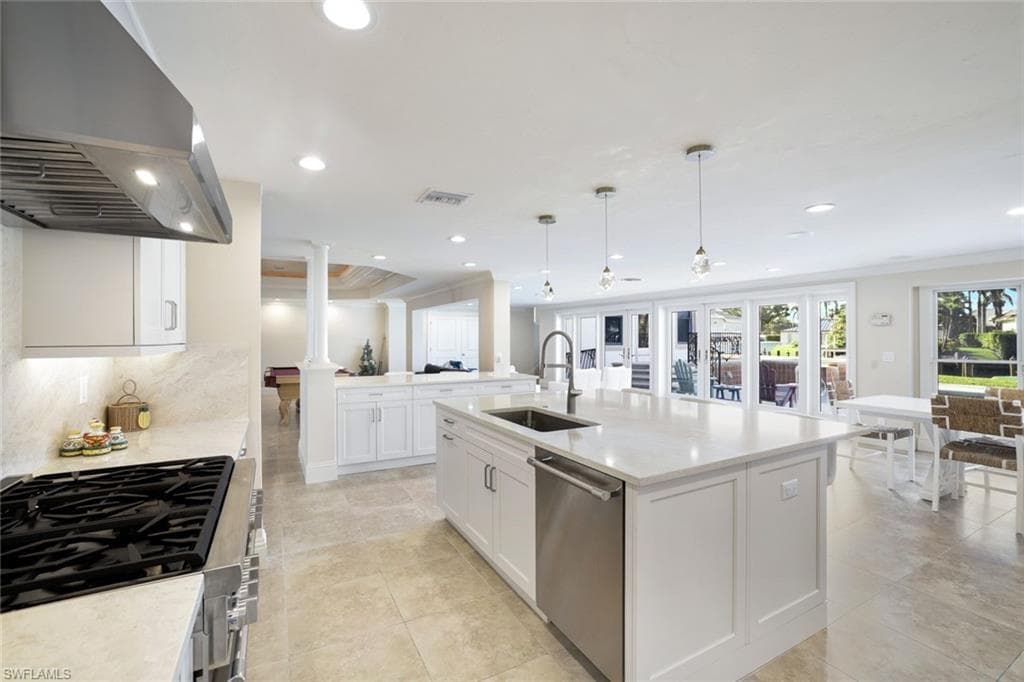 350 Bow Line Bend, Naples, FL 34103-3
