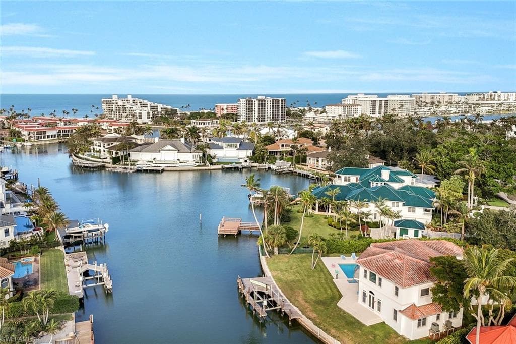 350 Bow Line Bend, Naples, FL 34103-4