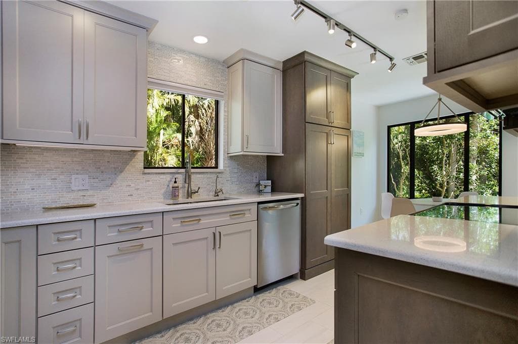 27101 Oakwood Lake Dr, Bonita Springs, FL 34134-13