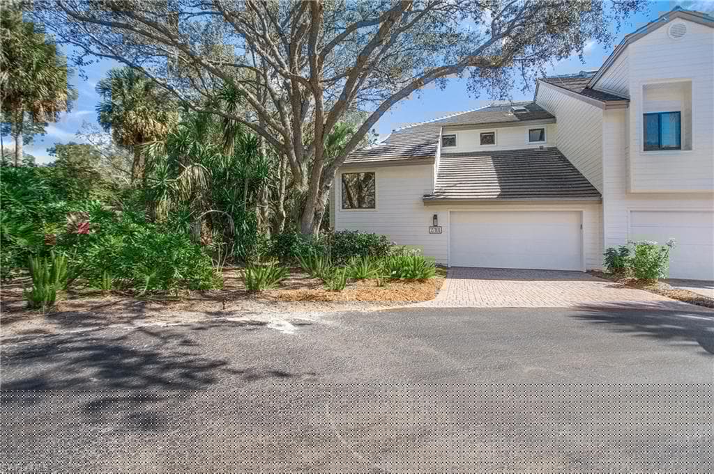 27101 Oakwood Lake Dr, Bonita Springs, FL 34134-5