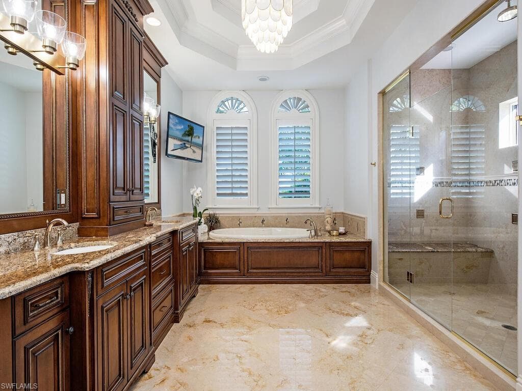1940 6th St S, Naples, FL 34102-14