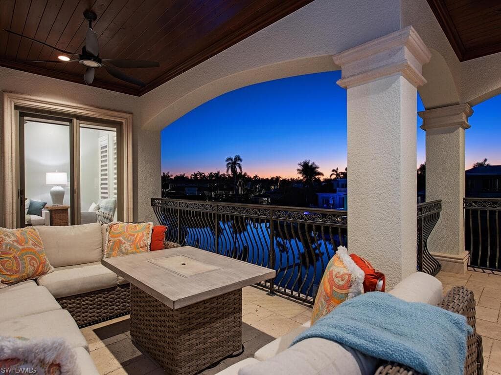 1940 6th St S, Naples, FL 34102-21