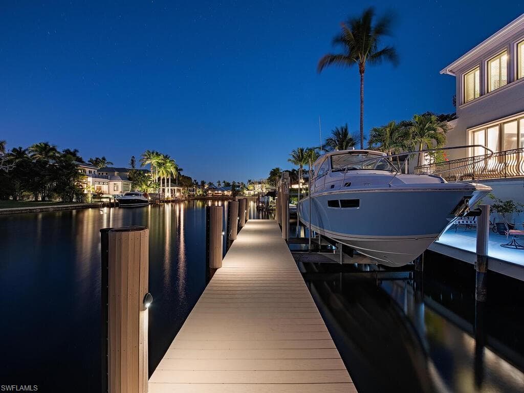 1940 6th St S, Naples, FL 34102-26