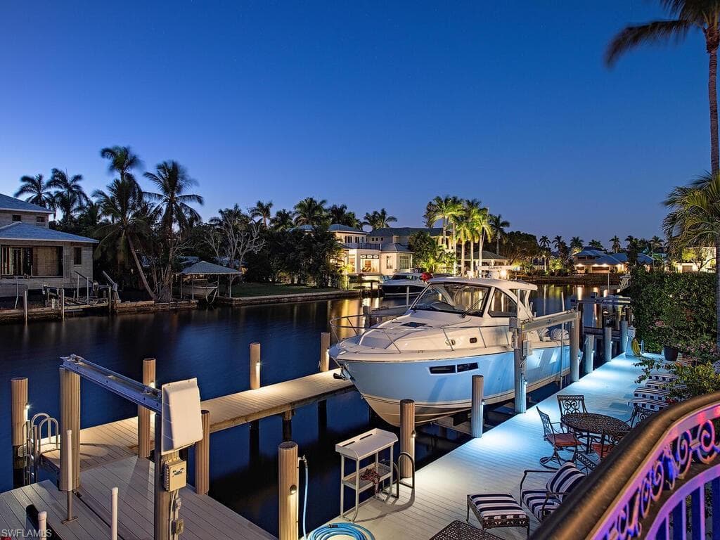 1940 6th St S, Naples, FL 34102-27