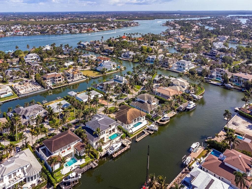 1940 6th St S, Naples, FL 34102-32