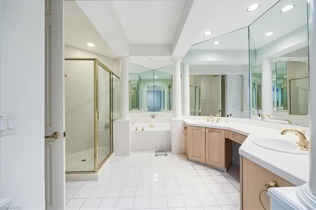 233 Colonade Cir 2205, Naples, FL 34103-18