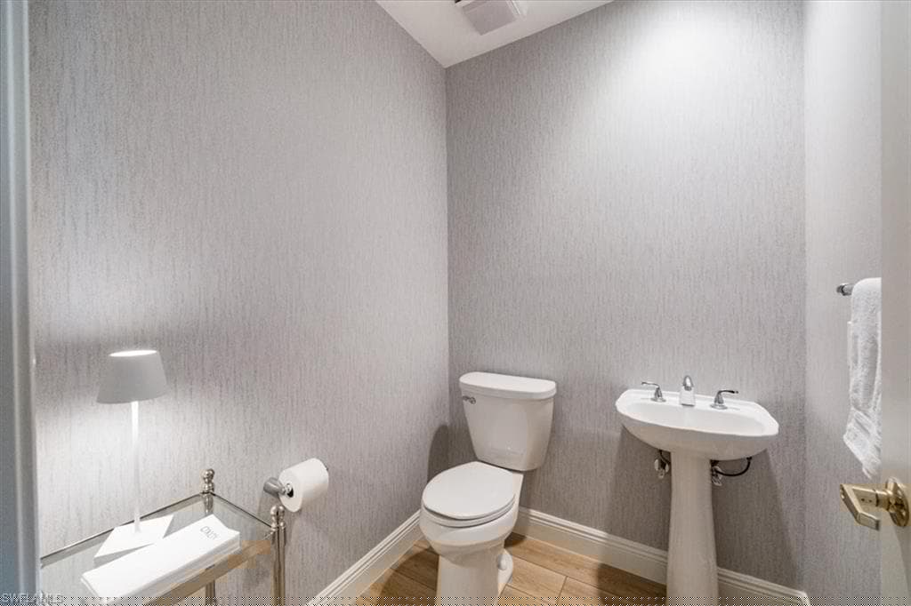 233 Colonade Cir 2205, Naples, FL 34103-23