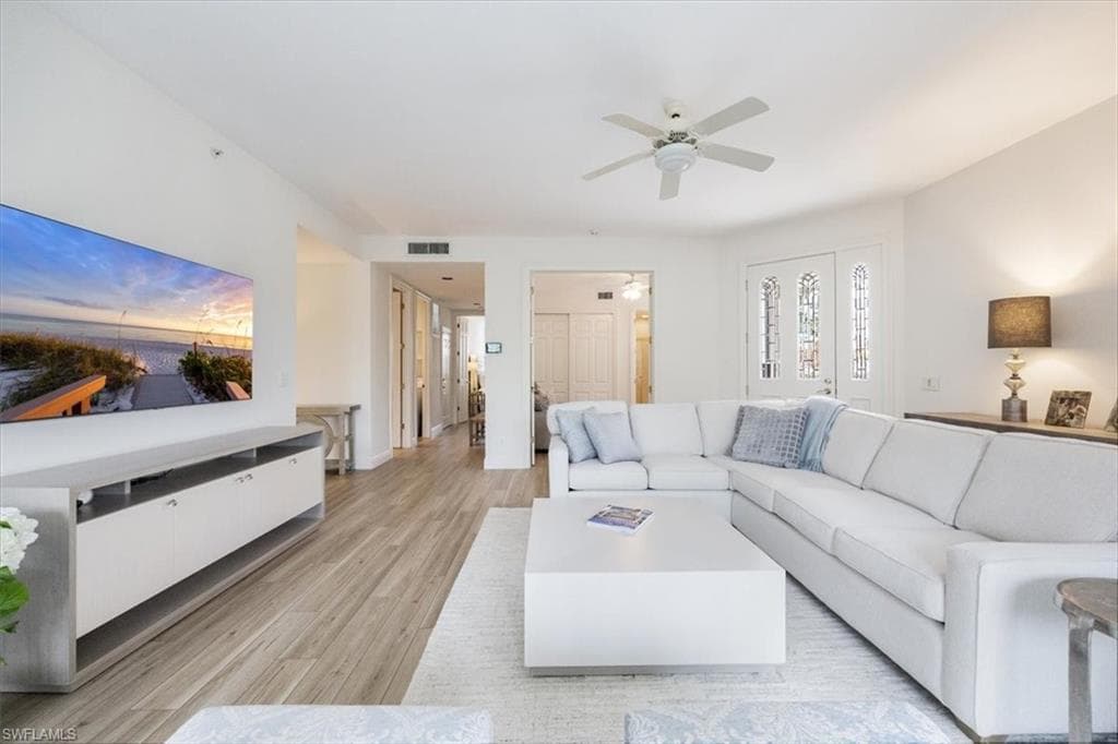 233 Colonade Cir 2205, Naples, FL 34103-2