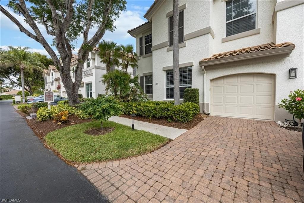 233 Colonade Cir 2205, Naples, FL 34103-3