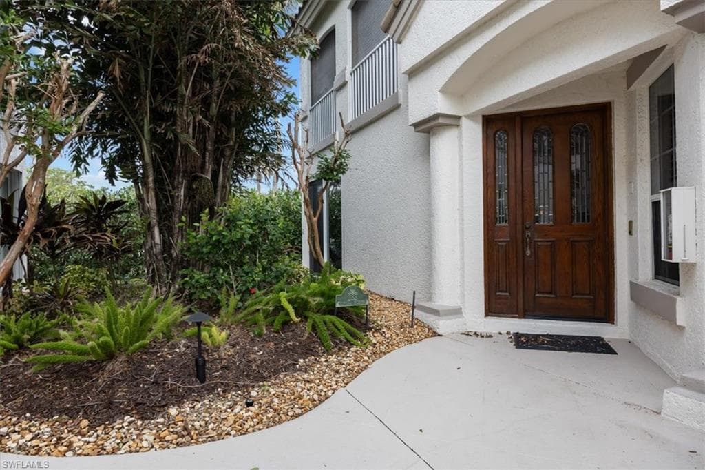 233 Colonade Cir 2205, Naples, FL 34103-4