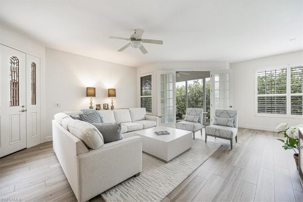 233 Colonade Cir 2205, Naples, FL 34103-6