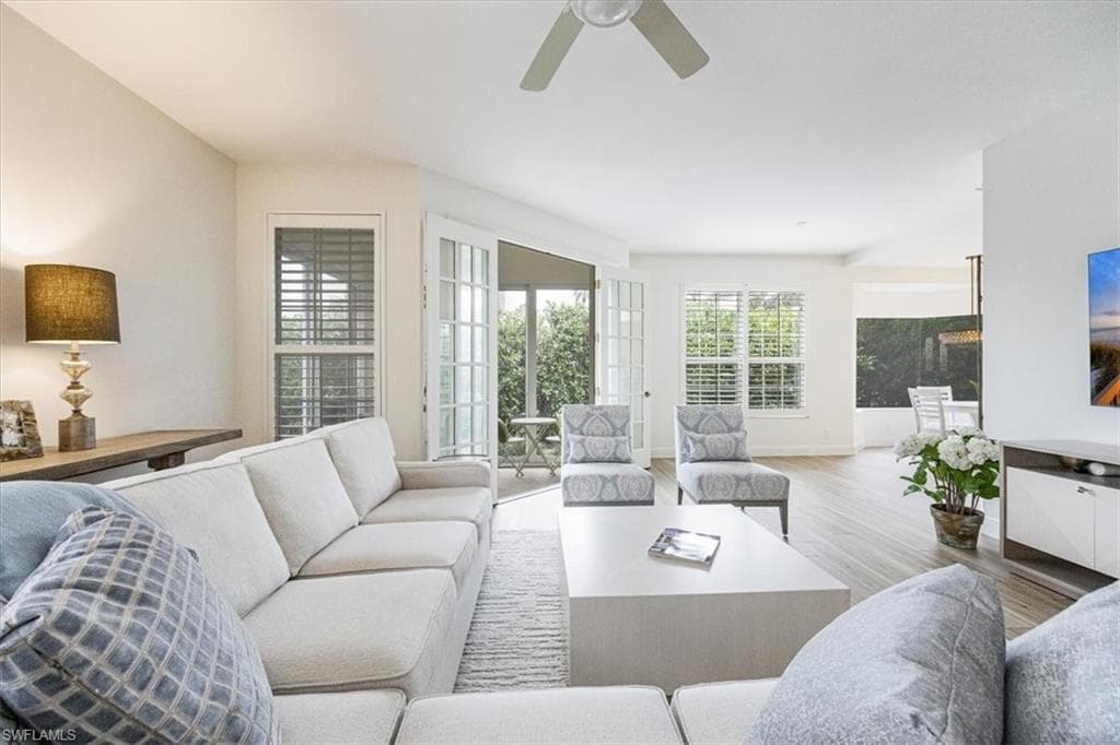 233 Colonade Cir 2205, Naples, FL 34103-7