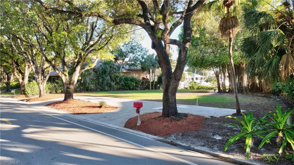 442 18th Ave S, Naples, FL 34102-9