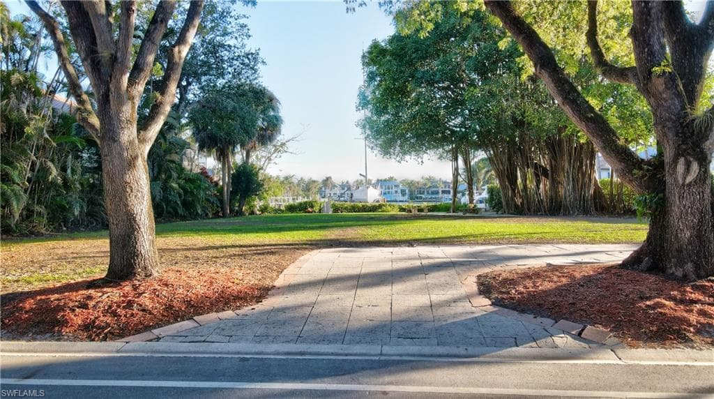 442 18th Ave S, Naples, FL 34102-4