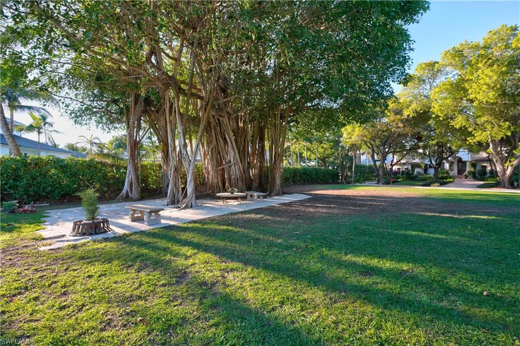 442 18th Ave S, Naples, FL 34102-8