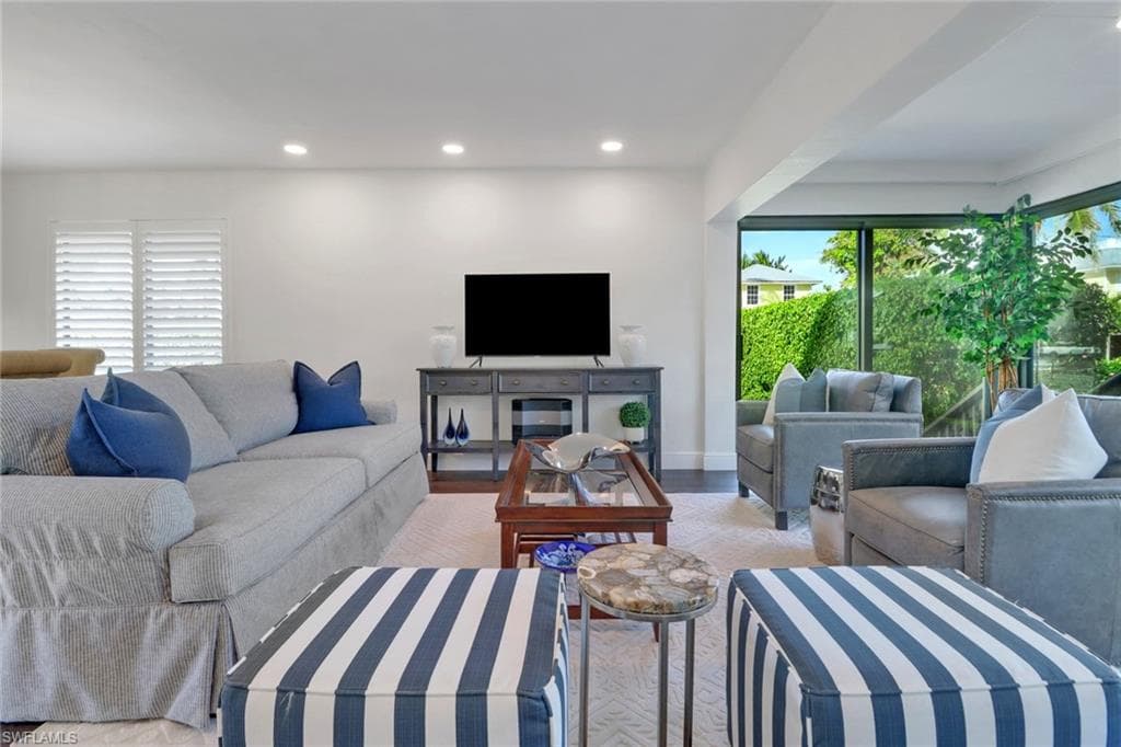 605 8th Ave S 605, Naples, FL 34102-18