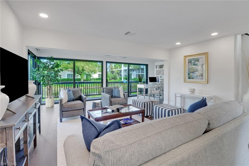 605 8th Ave S 605, Naples, FL 34102-19