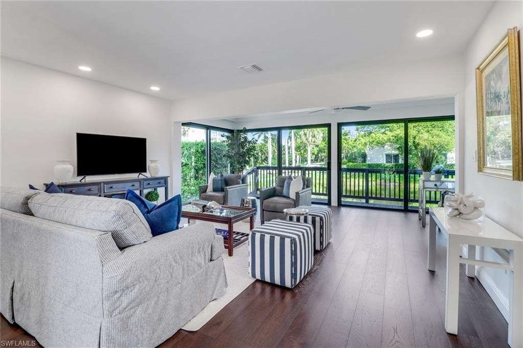 605 8th Ave S 605, Naples, FL 34102-20