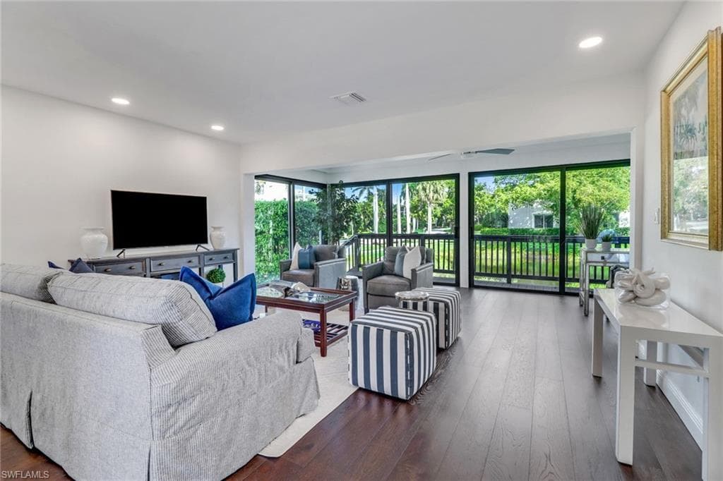 605 8th Ave S 605, Naples, FL 34102-21