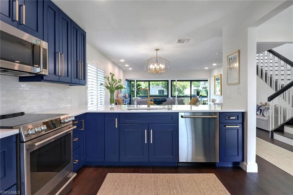 605 8th Ave S 605, Naples, FL 34102-5