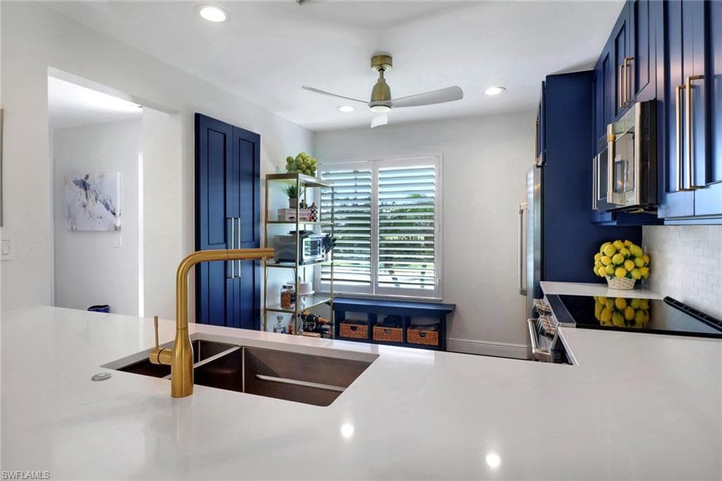 605 8th Ave S 605, Naples, FL 34102-6