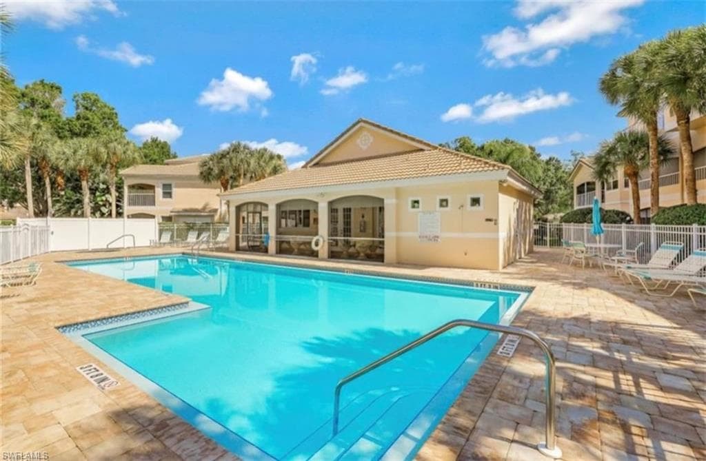 1044 Woodshire Ln B102, Naples, FL 34105-2