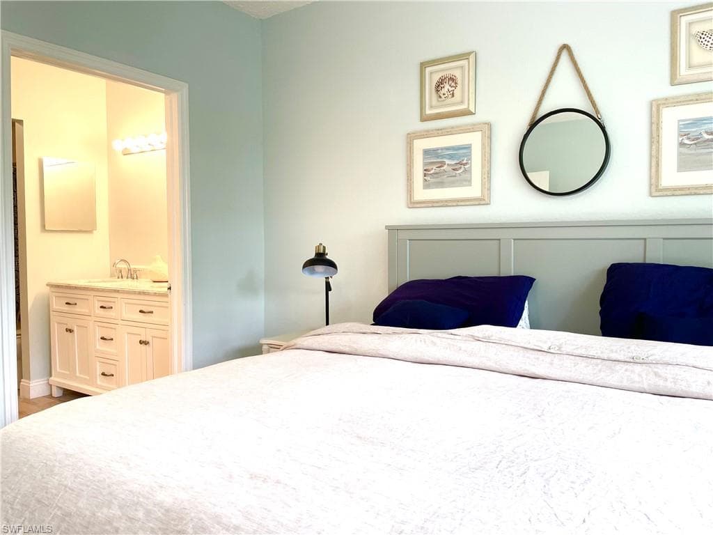 1044 Woodshire Ln B102, Naples, FL 34105-5