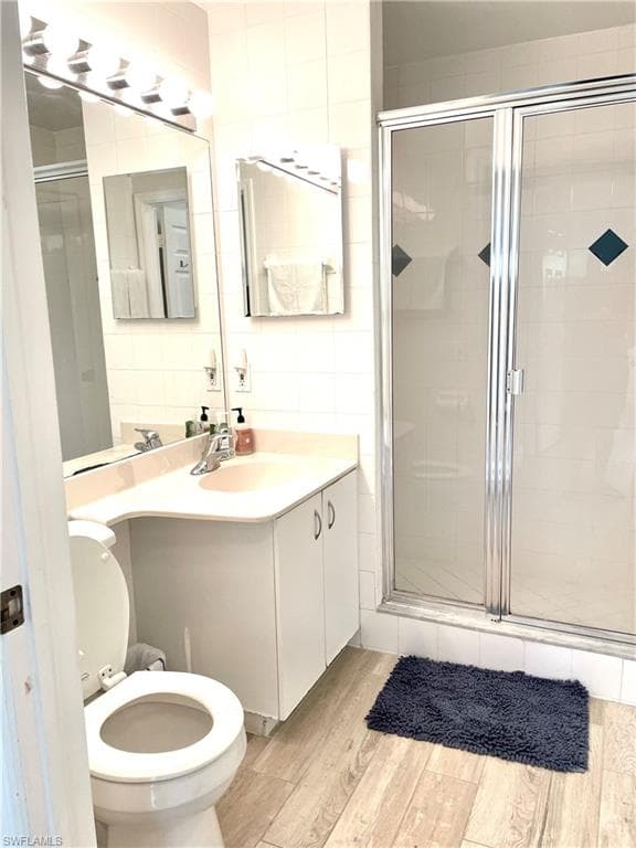 1044 Woodshire Ln B102, Naples, FL 34105-6