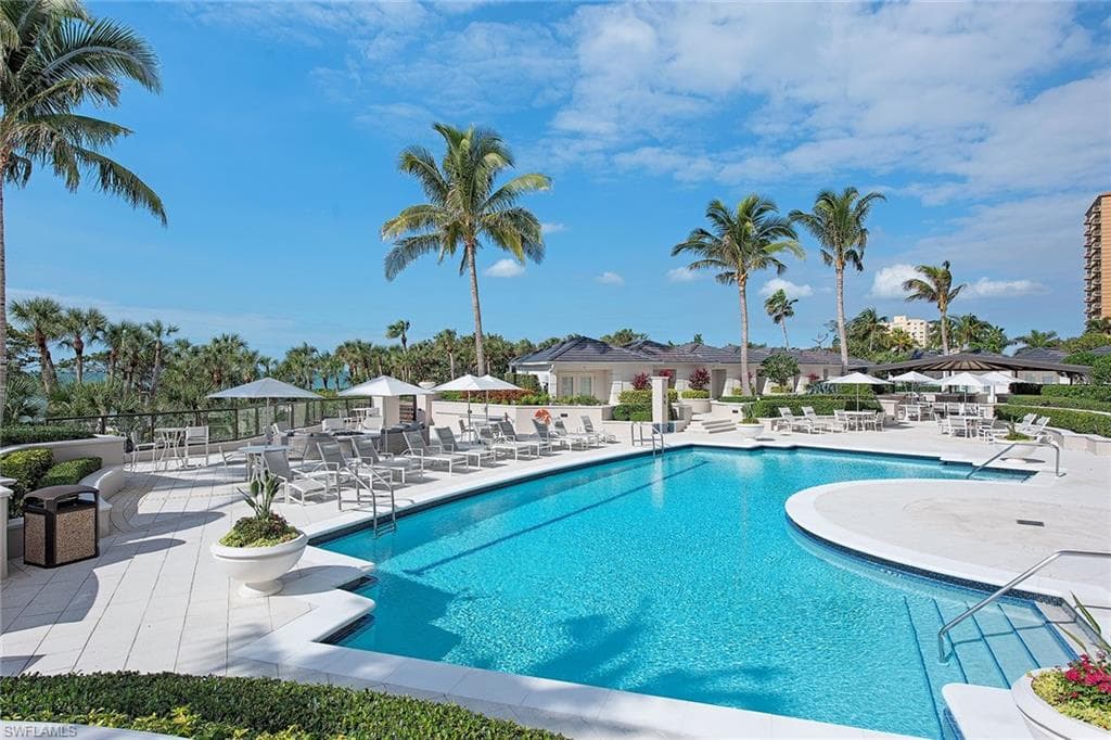 8665 Bay Colony Dr Ph2004, Naples, FL 34108-15