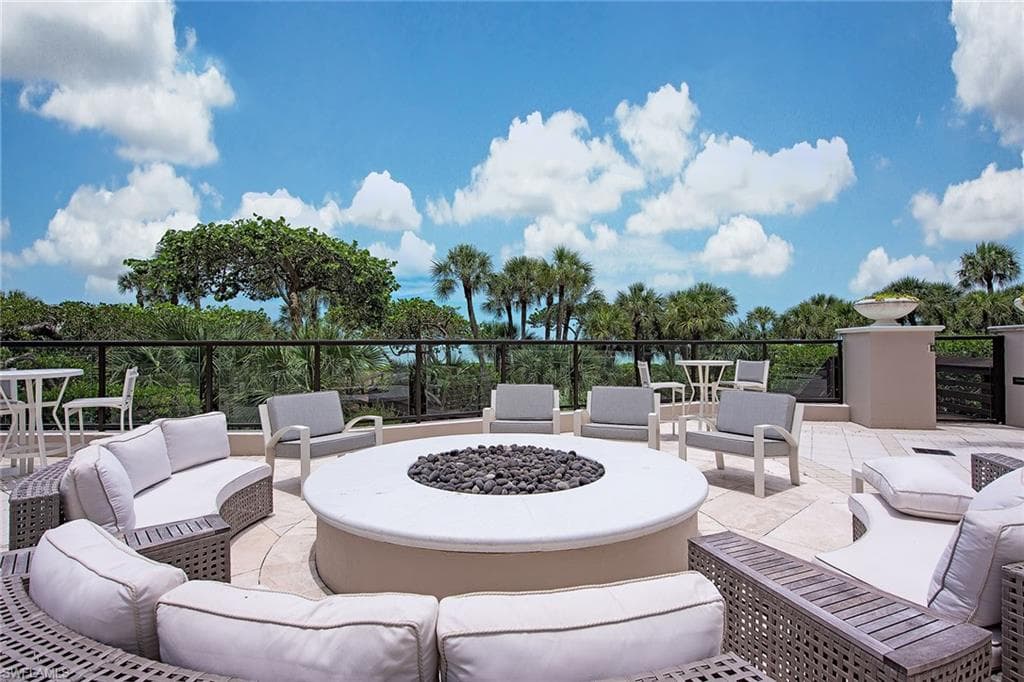 8665 Bay Colony Dr Ph2004, Naples, FL 34108-19