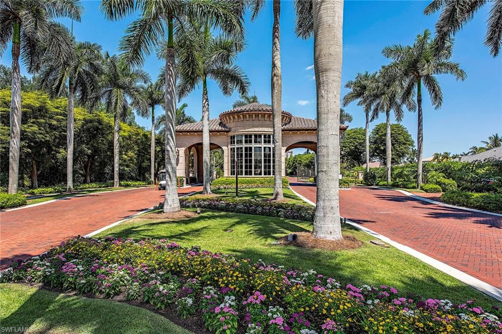 8665 Bay Colony Dr Ph2004, Naples, FL 34108-27