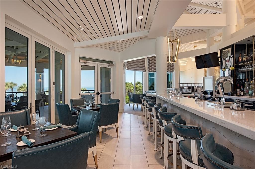 8665 Bay Colony Dr Ph2004, Naples, FL 34108-29