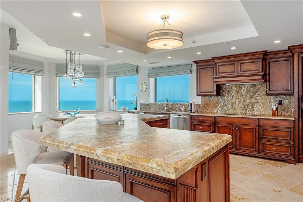 8665 Bay Colony Dr Ph2004, Naples, FL 34108-4