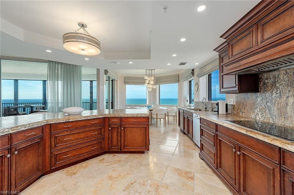8665 Bay Colony Dr Ph2004, Naples, FL 34108-5