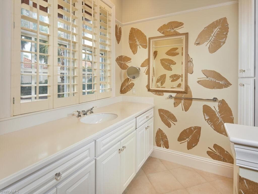 7091 Verde Way, Naples, FL 34108-10