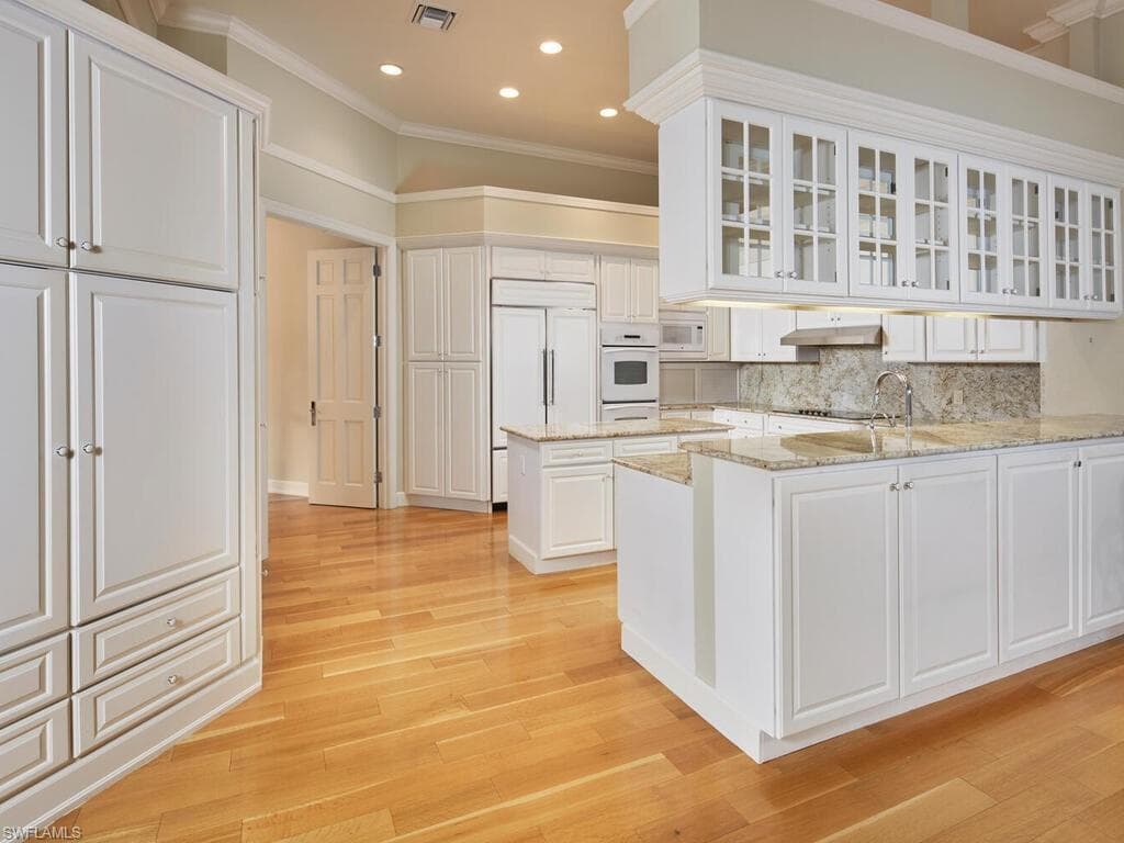 7091 Verde Way, Naples, FL 34108-3