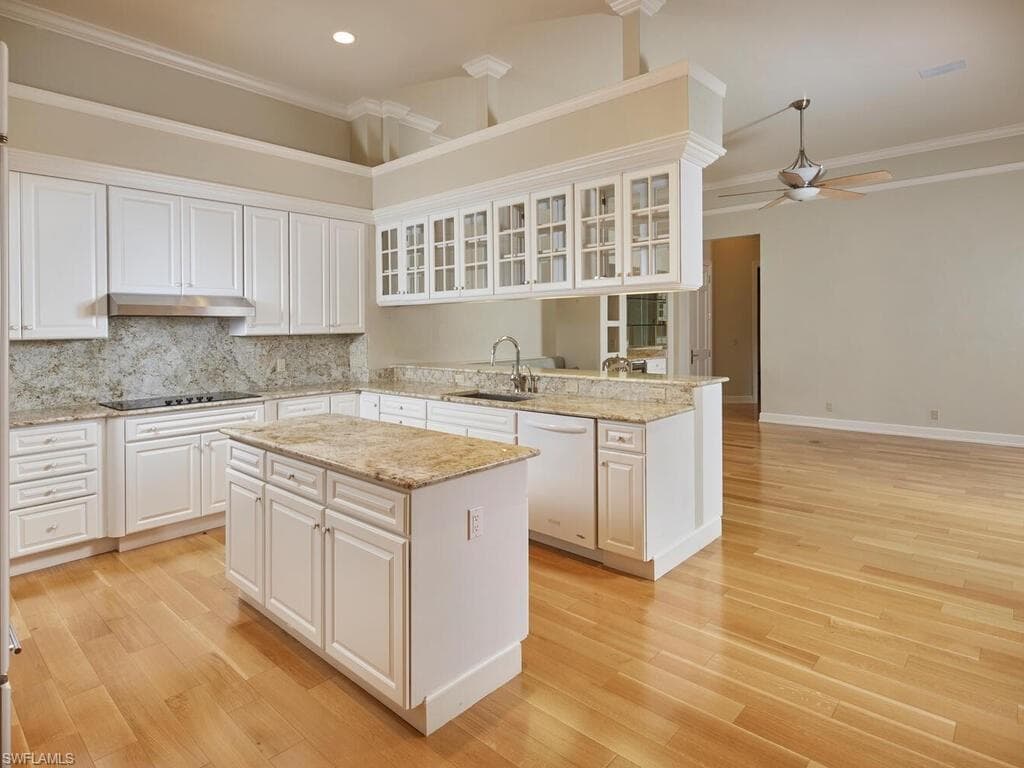 7091 Verde Way, Naples, FL 34108-4