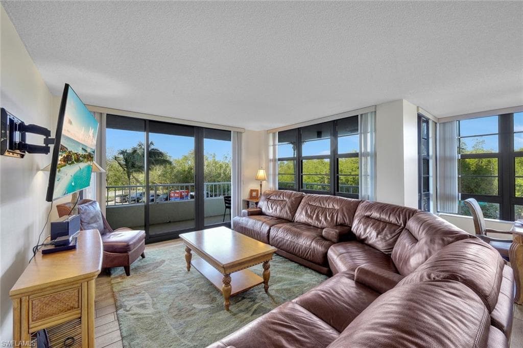 440 Seaview Ct 203, Marco Island, FL 34145-5