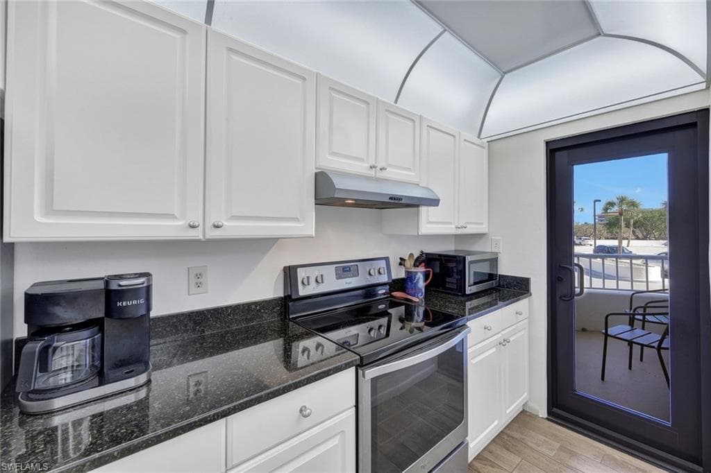 440 Seaview Ct 203, Marco Island, FL 34145-8