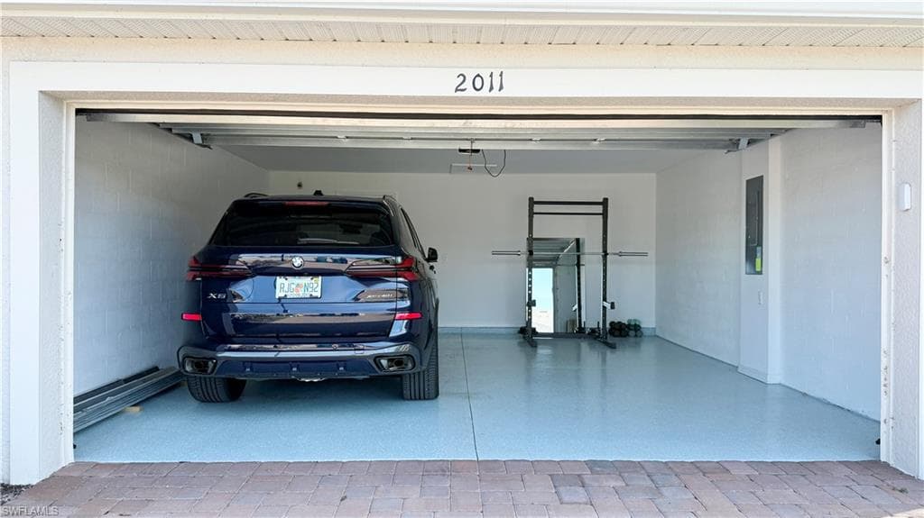 2011 Vermont Ln, Naples, FL 34120-24
