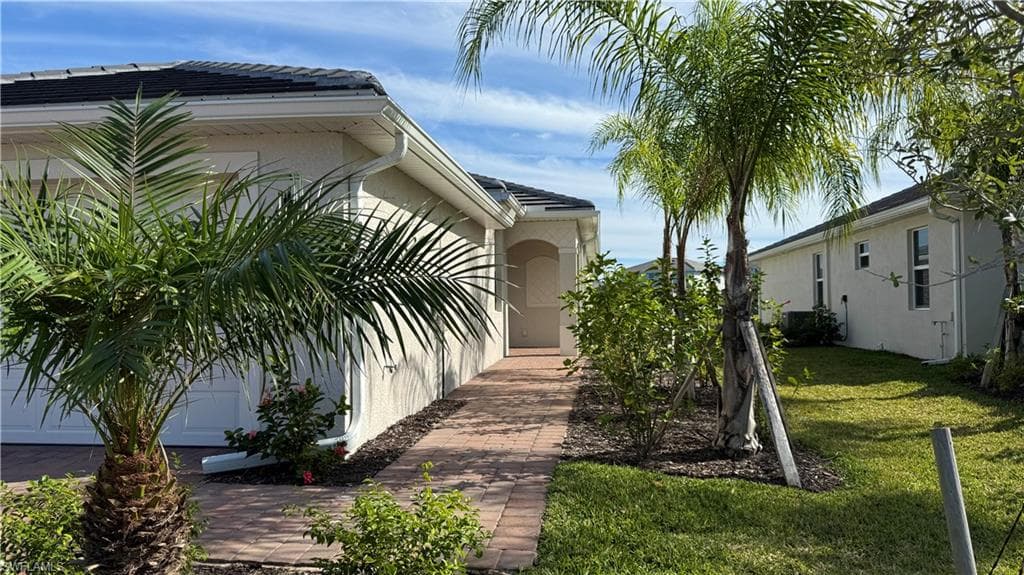 2011 Vermont Ln, Naples, FL 34120-25
