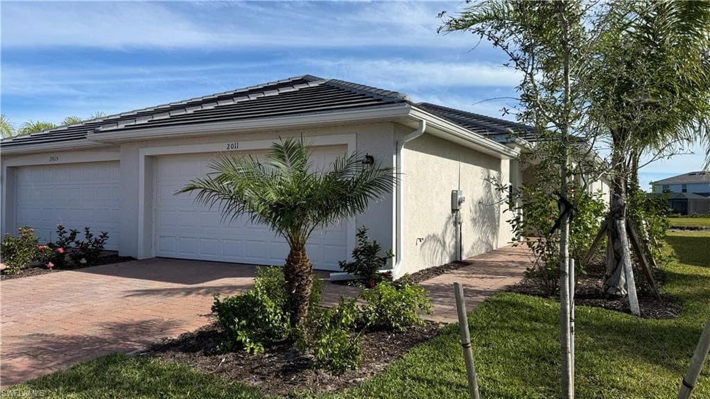 2011 Vermont Ln, Naples, FL 34120-26