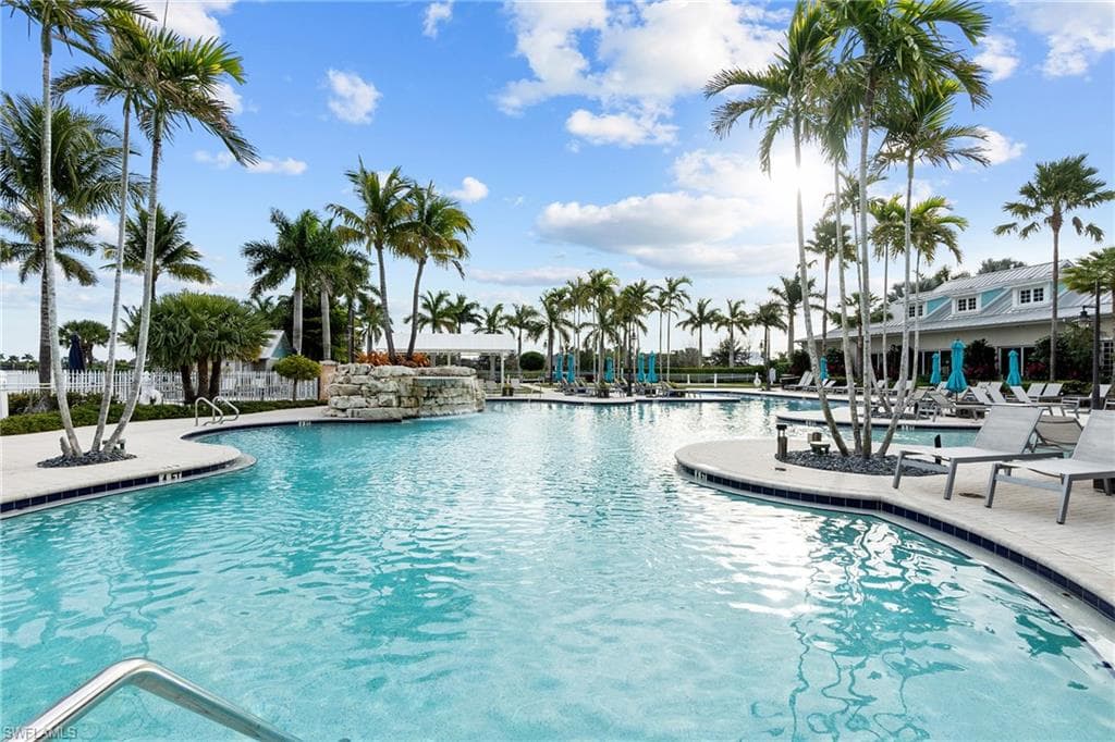 14540 Topsail Dr, Naples, FL 34114-10
