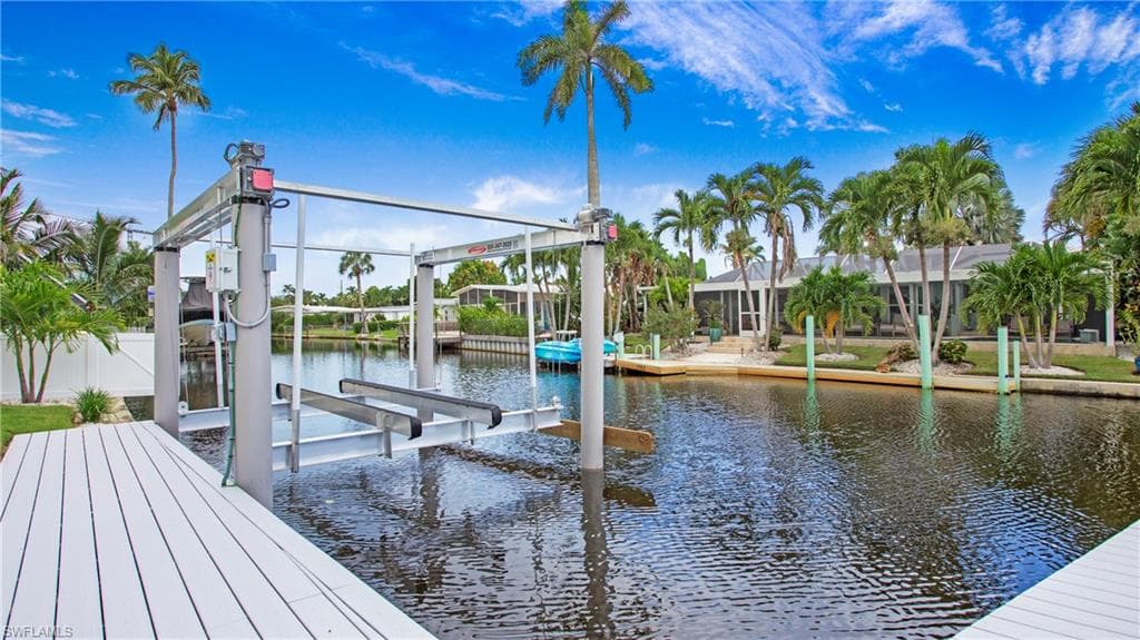 1798 Holiday Ln, Naples, FL 34104-35