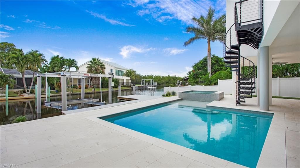 1798 Holiday Ln, Naples, FL 34104-38